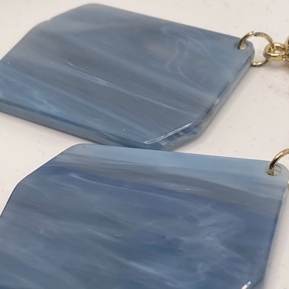 Beautiful Marble Quartz Stud Earrings - Picture 5 of 5